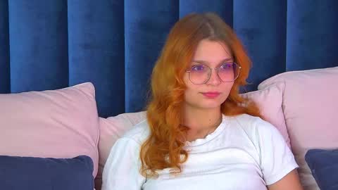 Snapshot of bellamarebelle chatting on 09-26-25, 04:38 BellaMarebelle online show from 09-26-25, 04:38