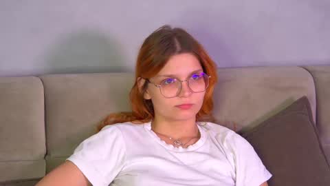 Snapshot of bellamarebelle chatting on 09-27-25, 04:34 BellaMarebelle online show from 09-27-25, 04:34