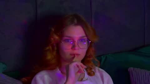 Snapshot of bellamarebelle chatting on 10-10-25, 04:33 BellaMarebelle online show from 10-10-25, 04:33