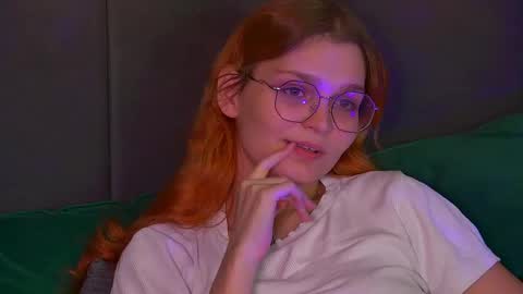 Snapshot of bellamarebelle chatting on 10-10-25, 04:39 BellaMarebelle online show from 10-10-25, 04:39