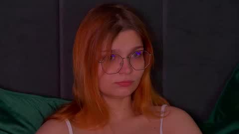 Snapshot of bellamarebelle chatting on 10-12-25, 04:55 BellaMarebelle online show from 10-12-25, 04:55