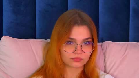 Snapshot of bellamarebelle chatting on 10-16-25, 04:46 BellaMarebelle online show from 10-16-25, 04:46