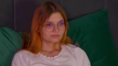 Snapshot of bellamarebelle chatting on 10-18-25, 04:26 BellaMarebelle online show from 10-18-25, 04:26