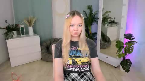 Snapshot of bellamontgomery chatting on 12-03-25, 11:03 Bella online show from 12-03-25, 11:03