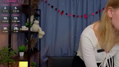 Snapshot of bellapoise chatting on 02-21-26, 11:22 Lana but not DelRay online show from 02-21-26, 11:22