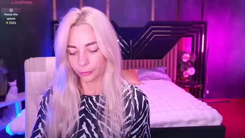 Bella online show from 11-28-25, 07:44