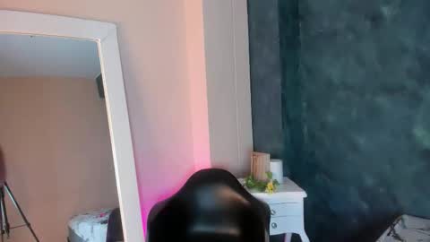 bellarooux online show from 11-10-25, 12:15