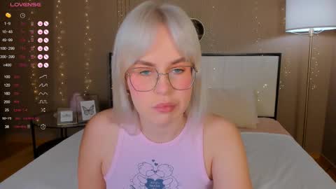 Snapshot of bellatip chatting on 10-12-25, 12:53 Bella online show from 10-12-25, 12:53