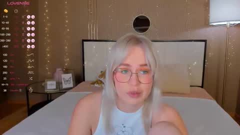 Snapshot of bellatip chatting on 10-13-25, 12:43 Bella online show from 10-13-25, 12:43