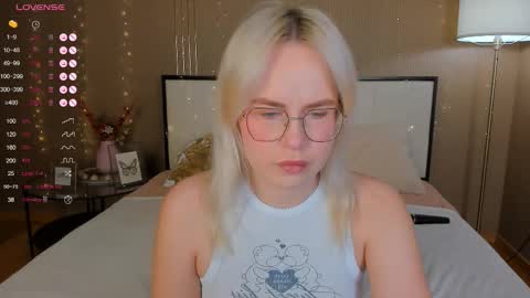 Snapshot of bellatip chatting on 11-15-25, 12:52 Bella online show from 11-15-25, 12:52