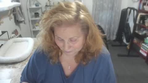 Snapshot of bellavoca chatting on 10-14-25, 12:06 Bellavoca online show from 10-14-25, 12:06