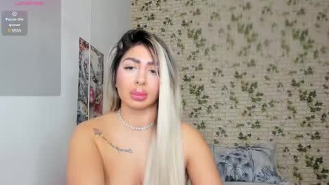 Snapshot of belle_hallle chatting on 01-23-25, 04:59 LucyJelly online show from 01-23-25, 04:59