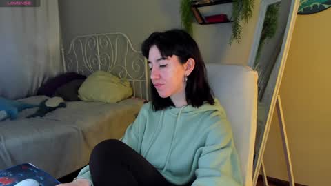 Snapshot of belle_via chatting on 01-18-25, 05:20 Bella online show from 01-18-25, 05:20