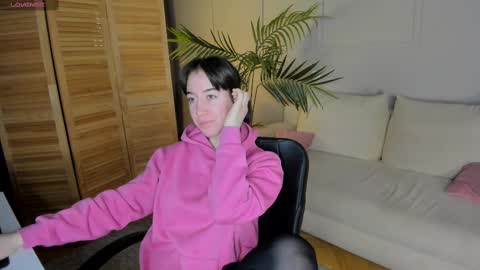 Snapshot of belle_via chatting on 02-28-25, 02:20 Bella online show from 02-28-25, 02:20