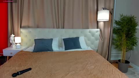 Belle online show from 10-23-25, 09:19