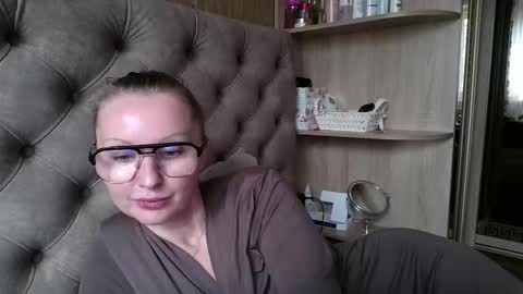 Amelia online show from 09-11-25, 01:00