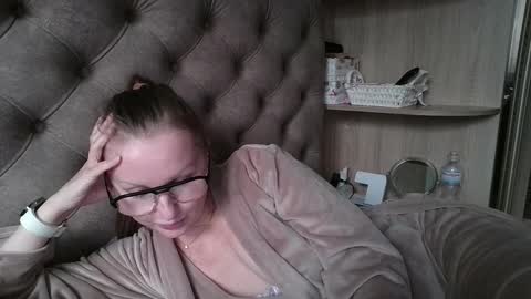 Amelia online show from 09-25-25, 02:21