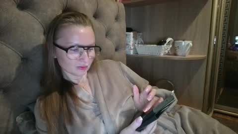 Amelia online show from 10-19-25, 05:13