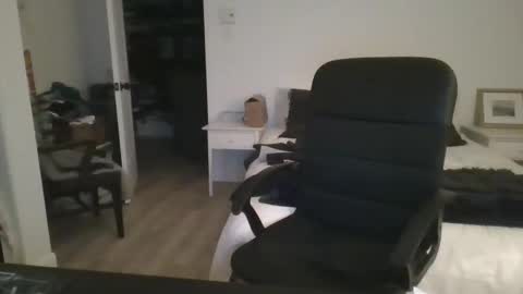 Snapshot of bellequeue19758 chatting on 10-18-25, 02:36 bellequeue19758 online show from 10-18-25, 02:36