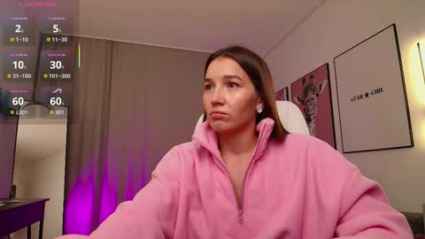 Snapshot of bellla_haddid chatting on 11-25-25, 01:38 Bella online show from 11-25-25, 01:38