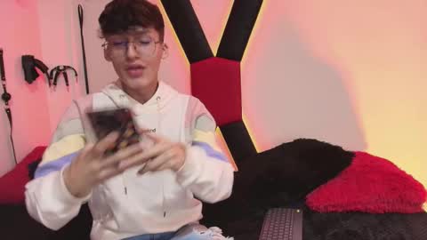 Neon online show from 11-10-25, 11:20