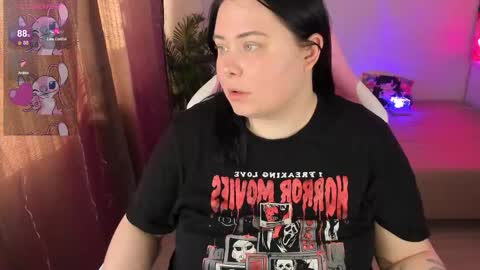 LinaBoo online show from 11-19-25, 06:24