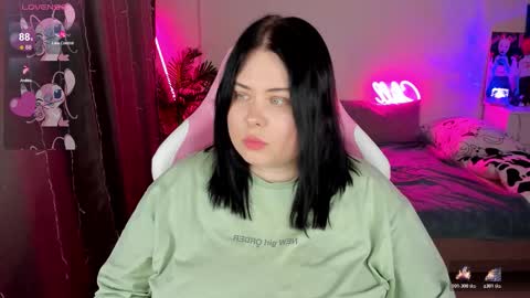 LinaBoo online show from 11-19-25, 06:52