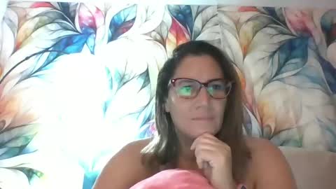 Snapshot of bendybecky69 chatting on 10-19-25, 04:02 Becky online show from 10-19-25, 04:02