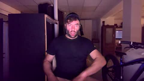 Snapshot of bengi1984 chatting on 10-12-25, 09:58 Robert 1984 online show from 10-12-25, 09:58
