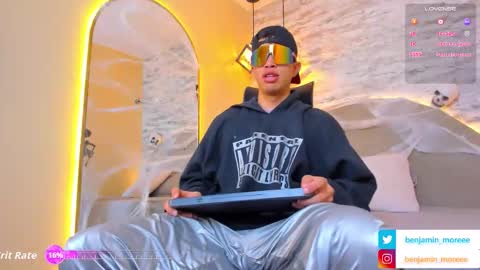 Snapshot of benjamin_more chatting on 10-17-25, 01:46 BENJAMIN online show from 10-17-25, 01:46