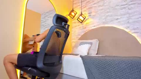 Snapshot of benjamin_more chatting on 11-05-25, 02:17 BENJAMIN online show from 11-05-25, 02:17