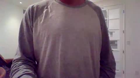 Snapshot of benking88 chatting on 11-18-25, 02:17 benking88 online show from 11-18-25, 02:17