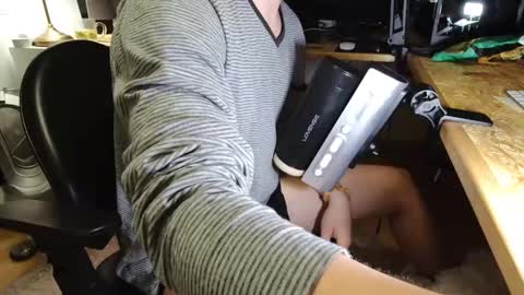 Snapshot of benreich chatting on 10-18-25, 10:10 benreich online show from 10-18-25, 10:10