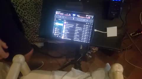 Snapshot of bentpilot chatting on 10-25-25, 06:35 bentpilot online show from 10-25-25, 06:35