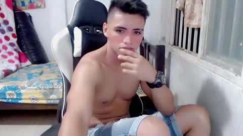 Snapshot of bergon30 chatting on 01-29-25, 12:22 Bergon77 online show from 01-29-25, 12:22