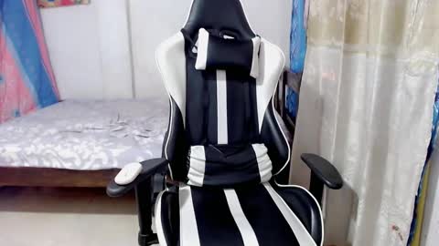 Snapshot of bergon30 chatting on 02-18-25, 07:09 Bergon77 online show from 02-18-25, 07:09