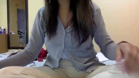 Snapshot of bermudatriangle12 chatting on 11-10-25, 11:53 tixxie online show from 11-10-25, 11:53