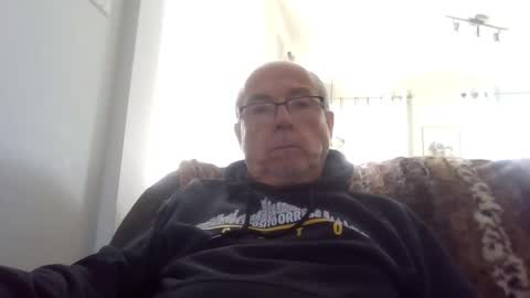 Snapshot of bernard1102 chatting on 10-09-25, 05:00 bernard1102 online show from 10-09-25, 05:00