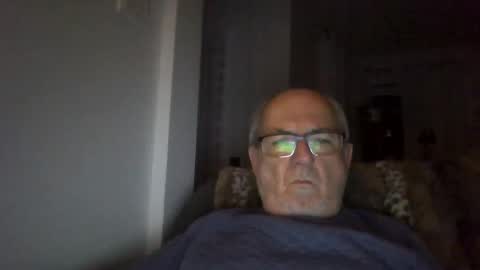 Snapshot of bernard1102 chatting on 10-13-25, 01:05 bernard1102 online show from 10-13-25, 01:05