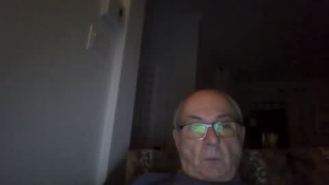 Snapshot of bernard1102 chatting on 10-22-25, 01:17 bernard1102 online show from 10-22-25, 01:17