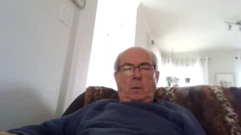 Snapshot of bernard1102 chatting on 10-24-25, 01:29 bernard1102 online show from 10-24-25, 01:29