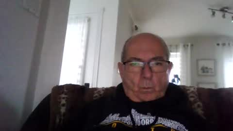 Snapshot of bernard1102 chatting on 10-28-25, 12:30 bernard1102 online show from 10-28-25, 12:30