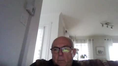 Snapshot of bernard1102 chatting on 10-31-25, 06:42 bernard1102 online show from 10-31-25, 06:42