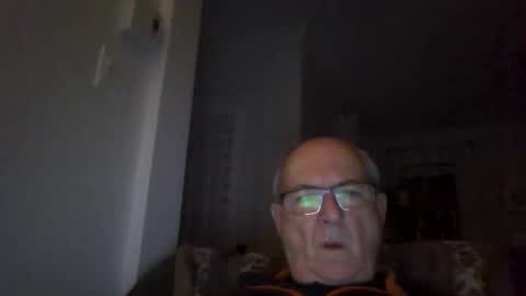 Snapshot of bernard1102 chatting on 11-10-25, 02:10 bernard1102 online show from 11-10-25, 02:10