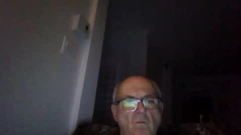 Snapshot of bernard1102 chatting on 11-14-25, 12:42 bernard1102 online show from 11-14-25, 12:42