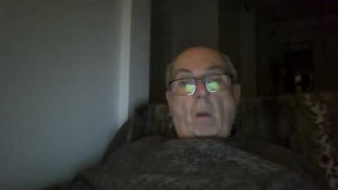 Snapshot of bernard1102 chatting on 11-16-25, 01:22 bernard1102 online show from 11-16-25, 01:22