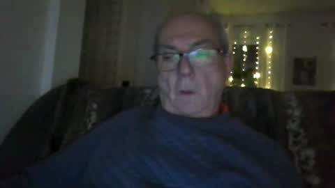 Snapshot of bernard1102 chatting on 11-27-25, 01:18 bernard1102 online show from 11-27-25, 01:18