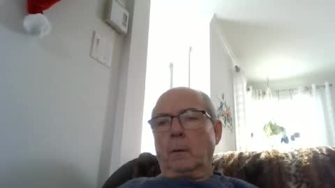 Snapshot of bernard1102 chatting on 11-29-25, 04:10 bernard1102 online show from 11-29-25, 04:10