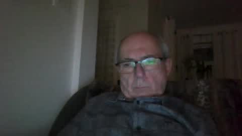 Snapshot of bernard1102 chatting on 11-30-25, 04:38 bernard1102 online show from 11-30-25, 04:38