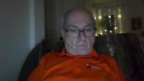 Snapshot of bernard1102 chatting on 12-02-25, 01:33 bernard1102 online show from 12-02-25, 01:33